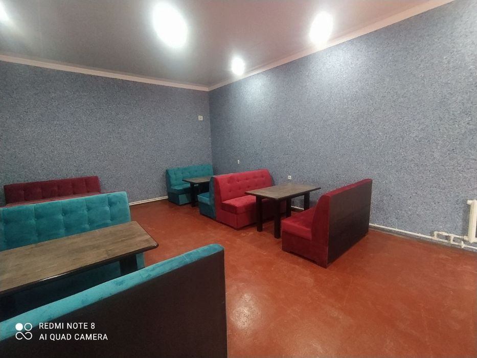 Kafe va barlarga divan .