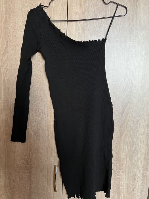 Рокля с един ръкав