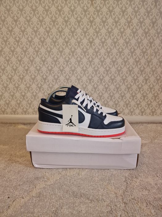 Кроссовки и кеды Adidas,Nike.