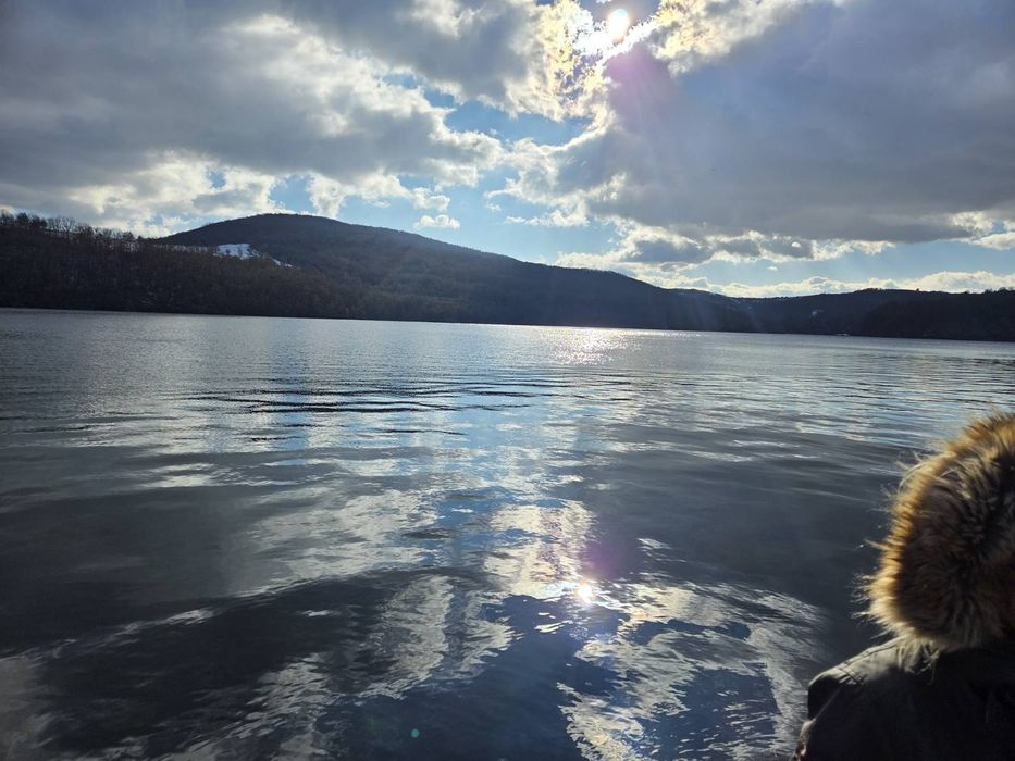 Продавам уникален имот на язовир Пчелина единствен по рода си!!!