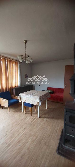 Продава монолитна къща в село Средногорово