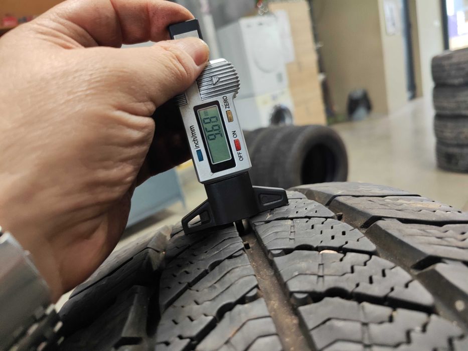 4бр.зимни гуми 225/65/16C Semperit