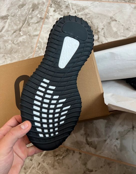 Adidași Yezzy 42