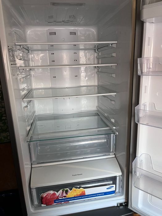 Продам холодильник Самсунг.