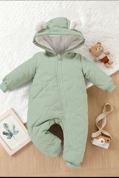 Детский комбинезон,размер 86 ,пойдет и на мальчика и на девочку