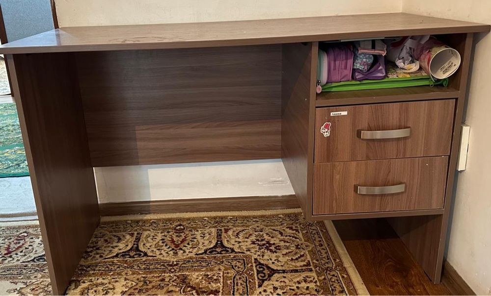 Письменный стол в отличном состоянии