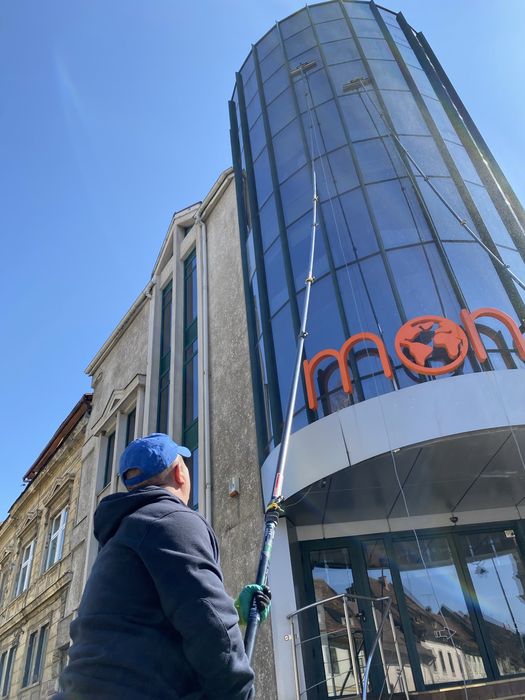 Vand domenii servicii de spalat panouri fotovoltaaice solare perii sit