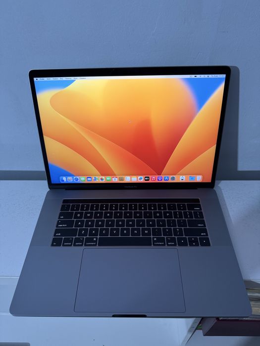 Macbook Pro 15inch/i7/16/512