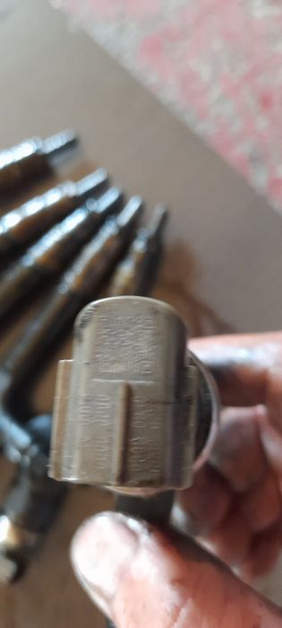 Vând injectoare mazda 6 2.0 RF7