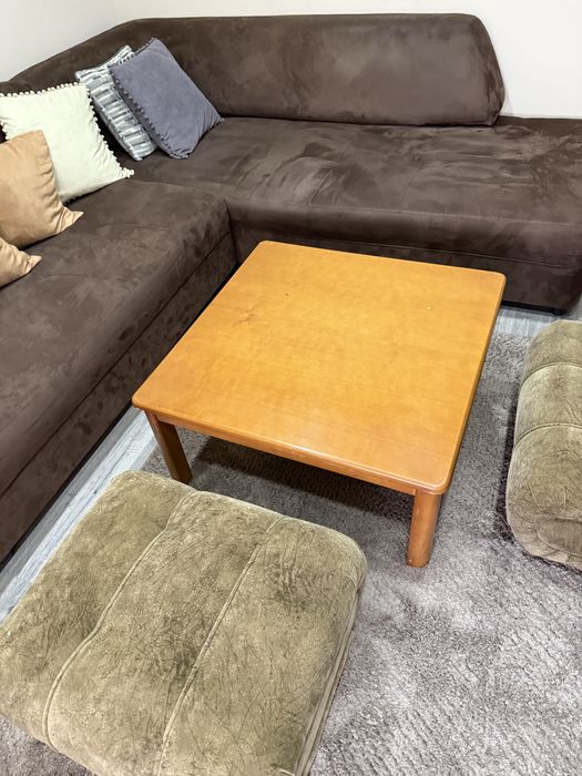 Дървена холна маса