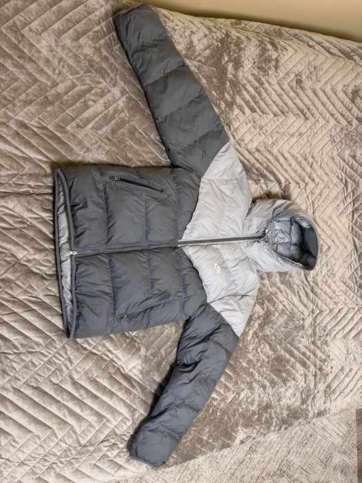 Geacă Nike puffer cu glugă – ideală pentru sezonul rece