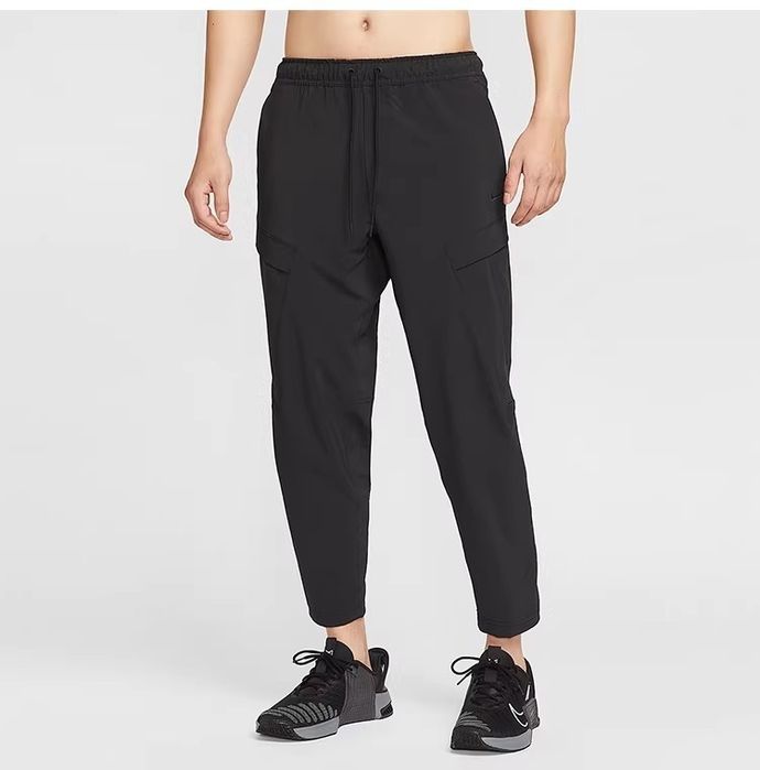 Nike Unlimited мъжки спортни панталони
Men's Dri-FIT Versatile Cargo Trousers