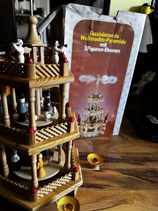 Piramida craciun figurina craciun 3 etaje