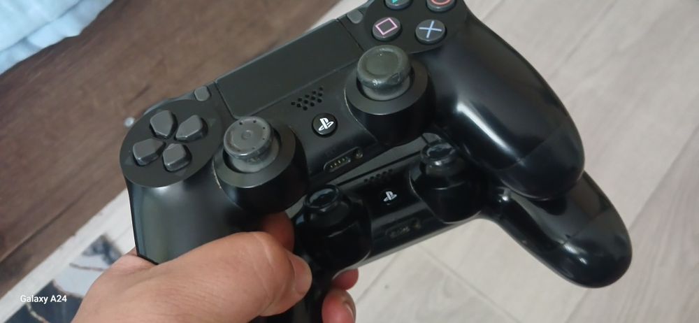 PlayStation 4 Продам состояние отличное