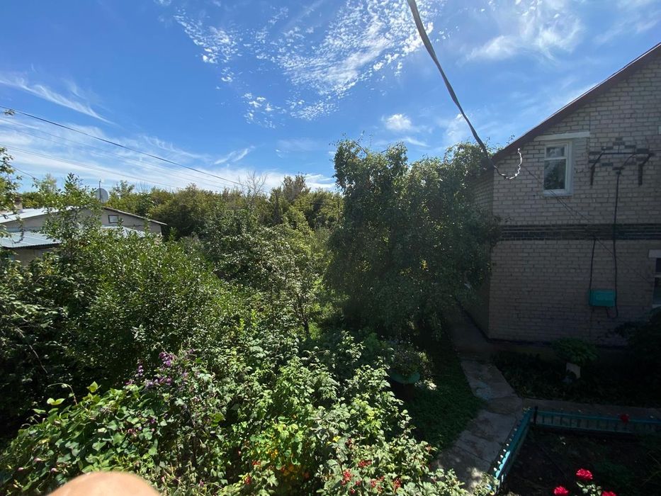 Продаётся двухэтажный дом.