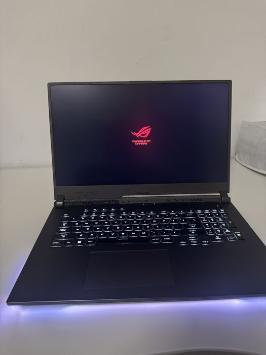 ASUS ROG STRIX G713RS rog seriozitate