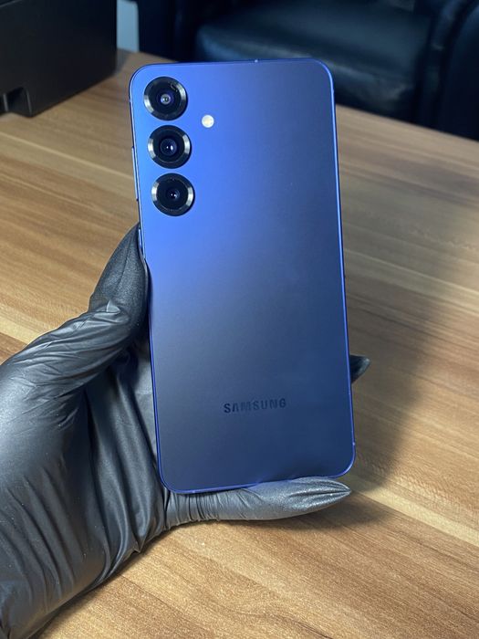 Samsung Galaxy s25+ • 256 GB • Navy