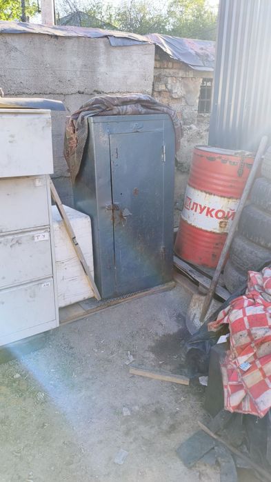 Продам сейф металлический
