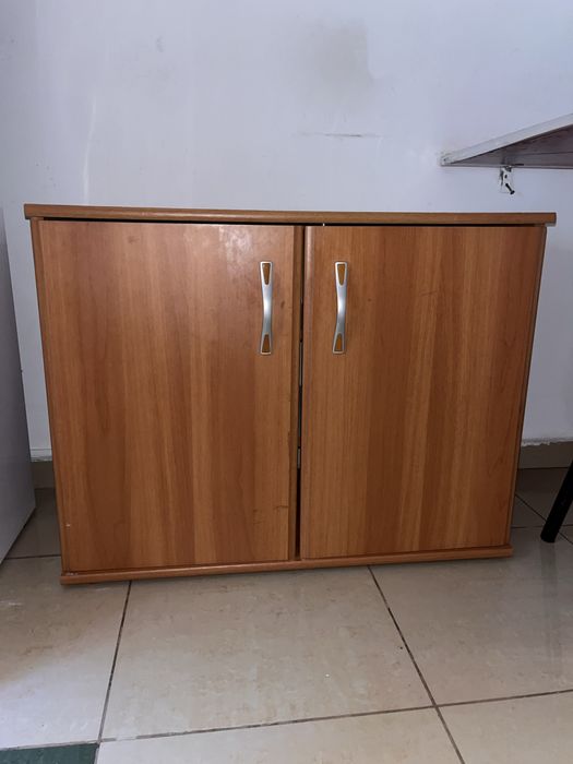 Dulap cu rafturi