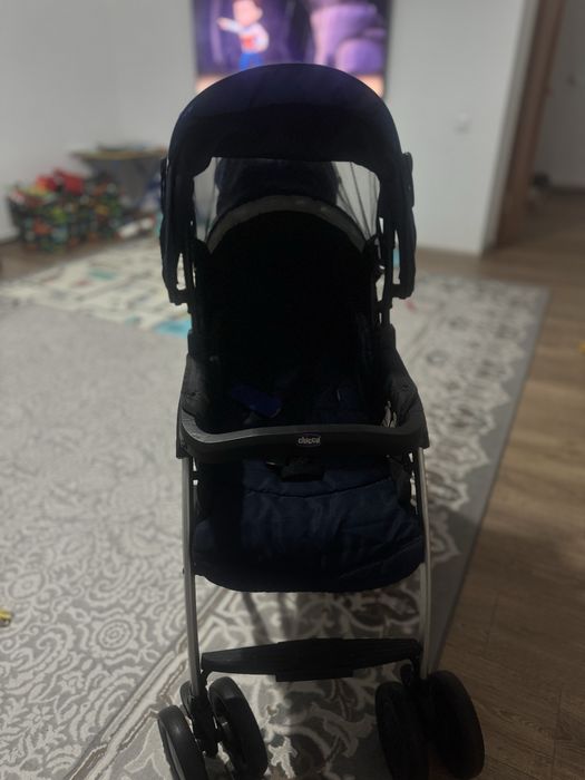 1. Легкая и удобная коляска Chicco