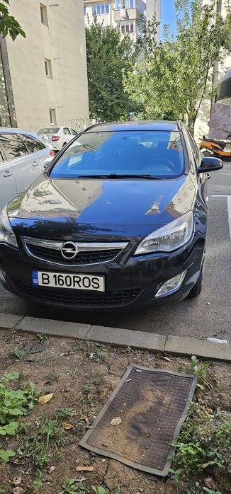 Opel Astra Touring 2012