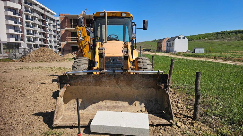 Buldoexcavator jcb 3cx cu roti egale an 2003