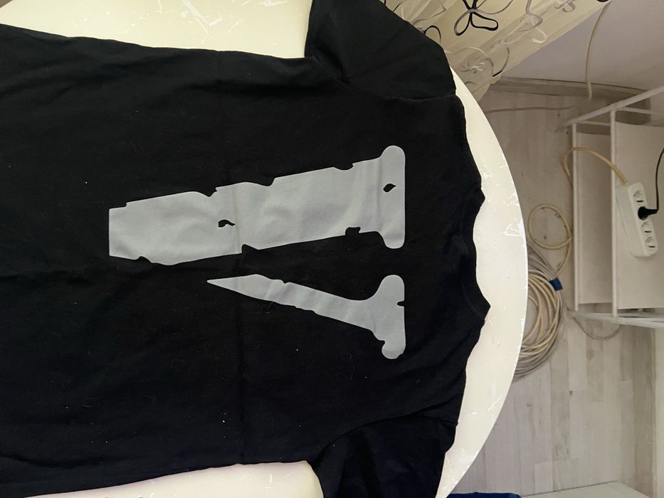 Tricou V Lone fosforescent la întuneric