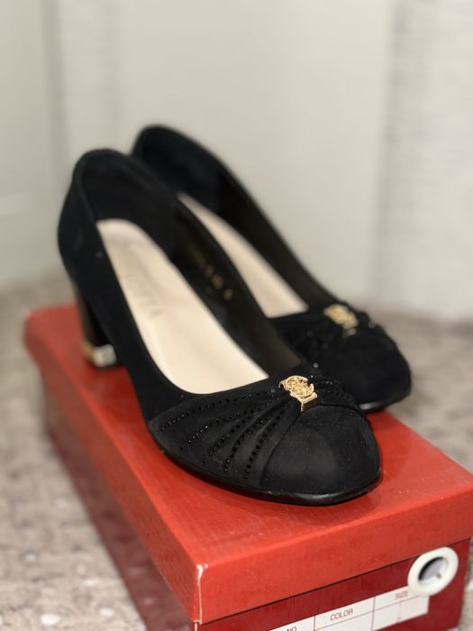 Продам замшевые туфли