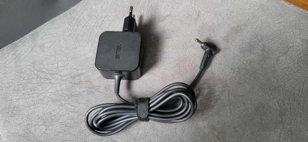 ASUS 33W incarcator 19V-1.75A mufa subtire fuctional