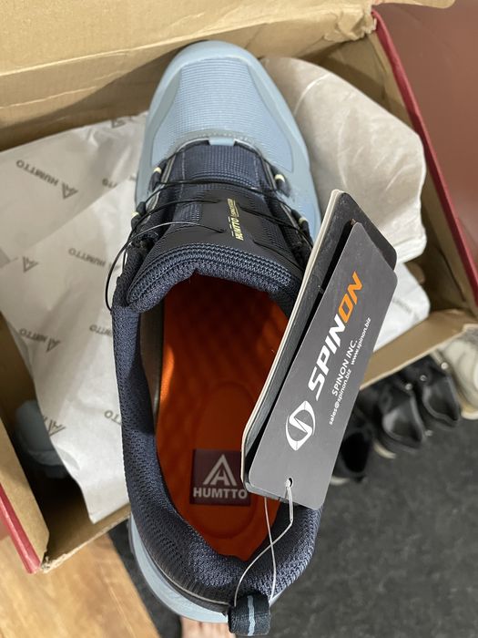 Продам демисезонные кросовки Humtto