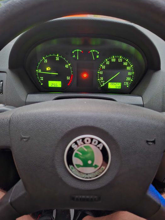 Продавам Skoda Fabia 2003г. в добро състояние