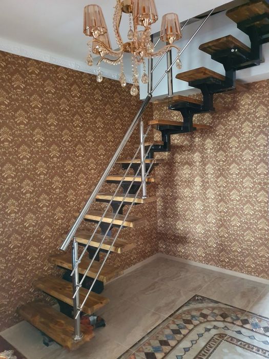 Продаётся 5 комнатная квартира в 2 этажа