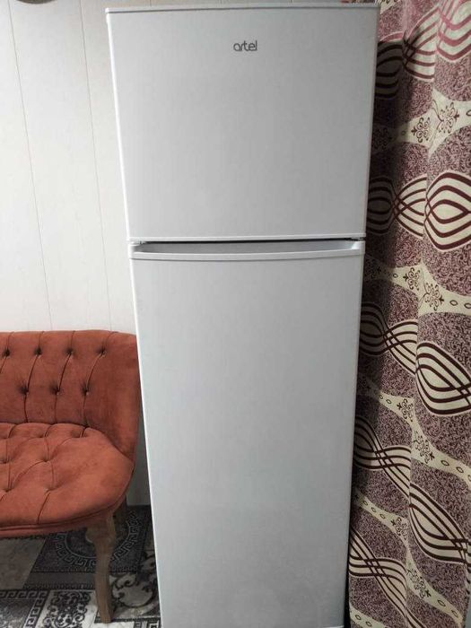 Продам холодильник Artel 276