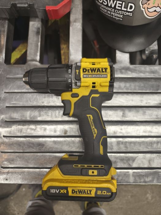 Винтоверт Dewalt безчетков ударен
