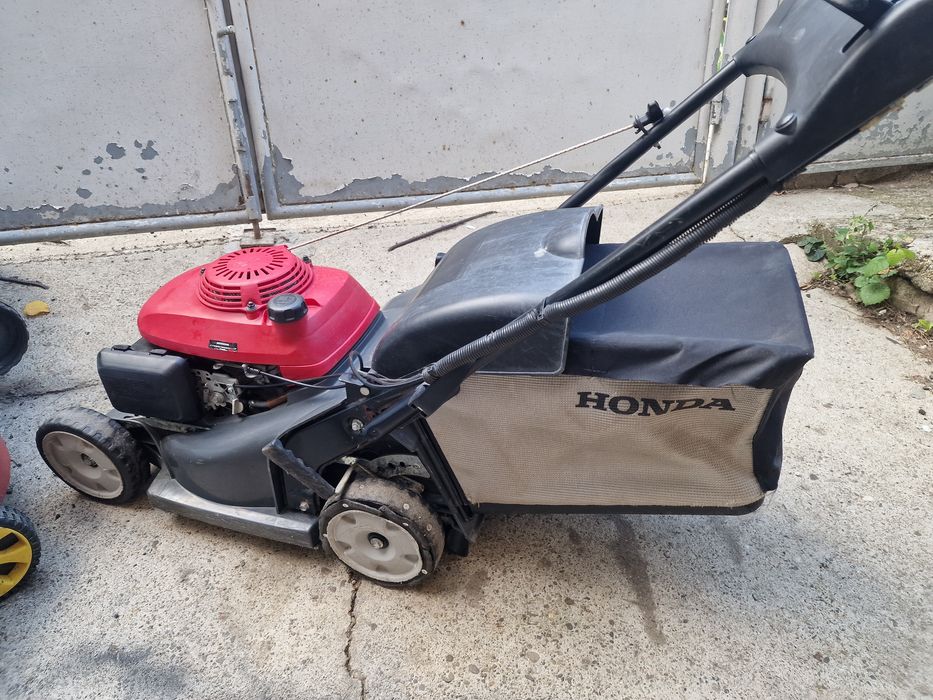 Masina de tuns iarba Honda Hrx