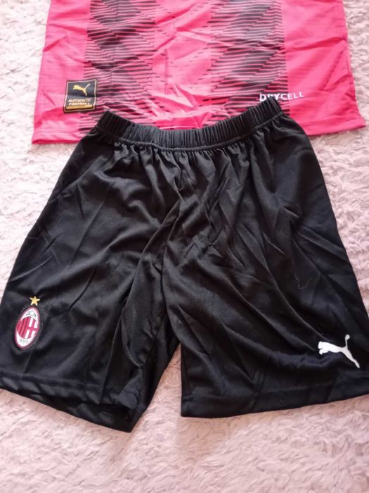 Чисто нов оригинален екип на Милан