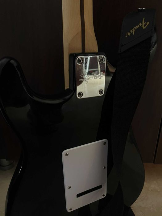 Chitară electrică Squier by Fender + amplificator Frontman 10G