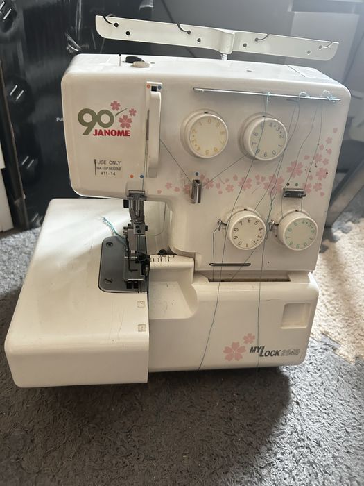 Продам Оверлок janome