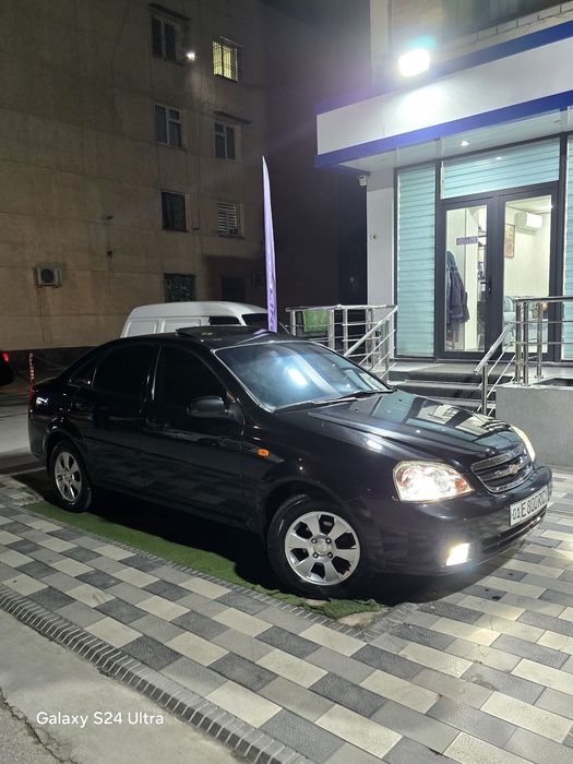 Lasetti moshinasi sotuvda