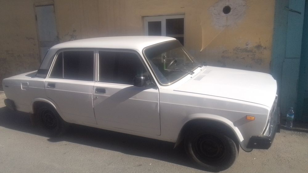 Автомобиль ВАЗ 2107