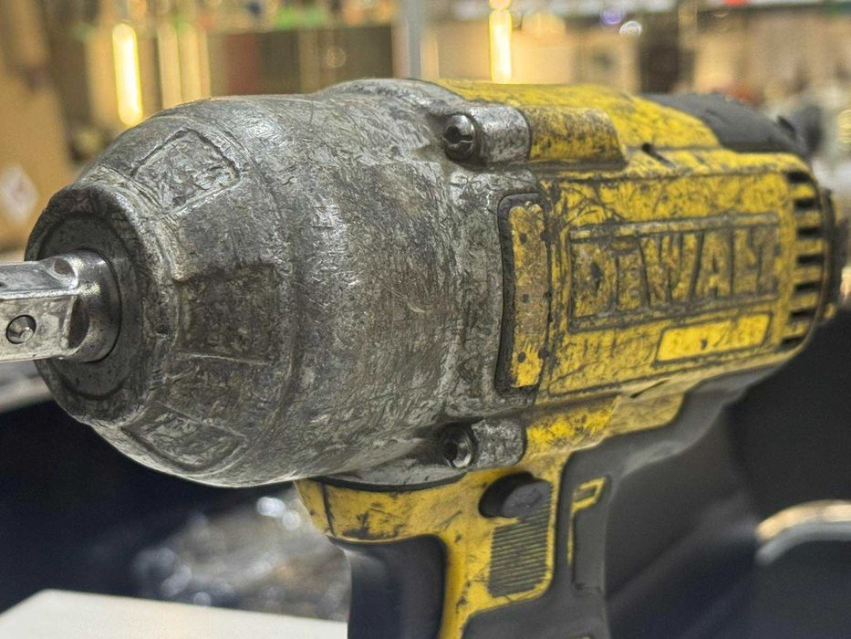 Акумулаторен ударен гайковерт DeWALT DCF899P2 с батерия