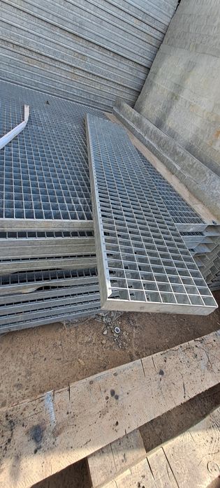 Trepte zincate 90x24