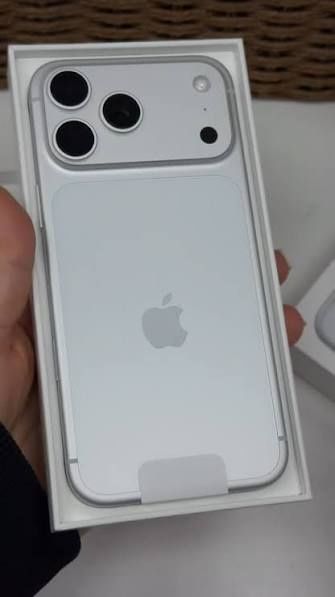 iPhone 17pro max Dubai 1Tb silver