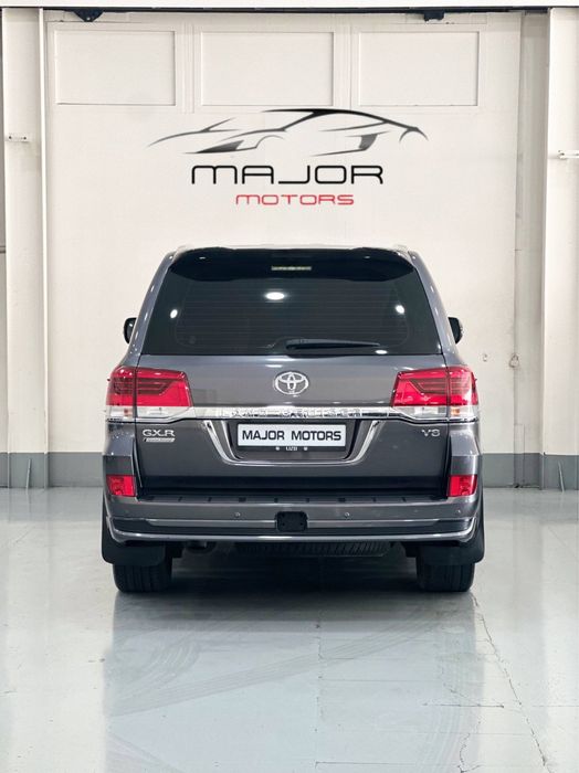 Bugun sotuvimizda Toyota Land Cruiser 200