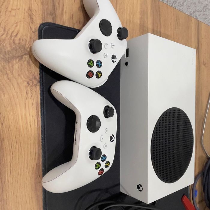 Xbox series s + 2 геймпада