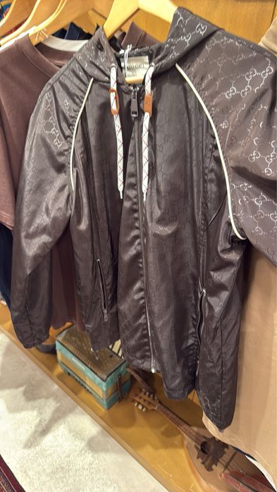 Якета на Gucci , Essentials и други