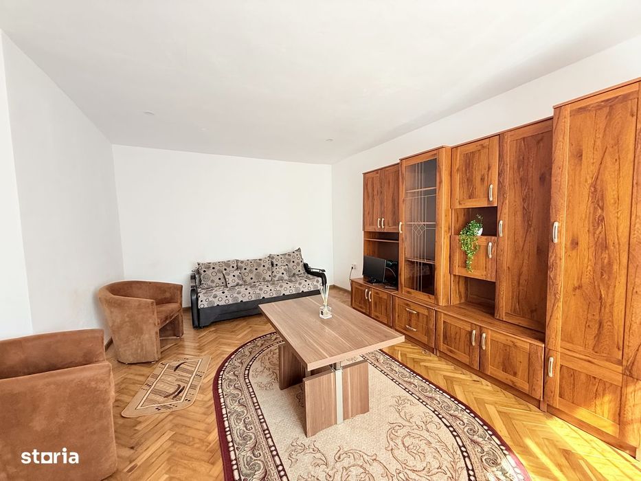 Inchiriez casa cu 2 camere  cu teren in zona centrala