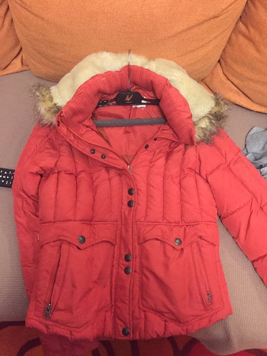 Jacheta/ geaca iarna  vintage Levi’s -rosie marimea S-pentru iarna