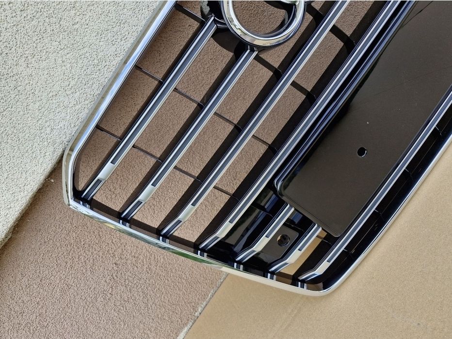 Grila centrala Audi A8 D4 facelift 2014-2017