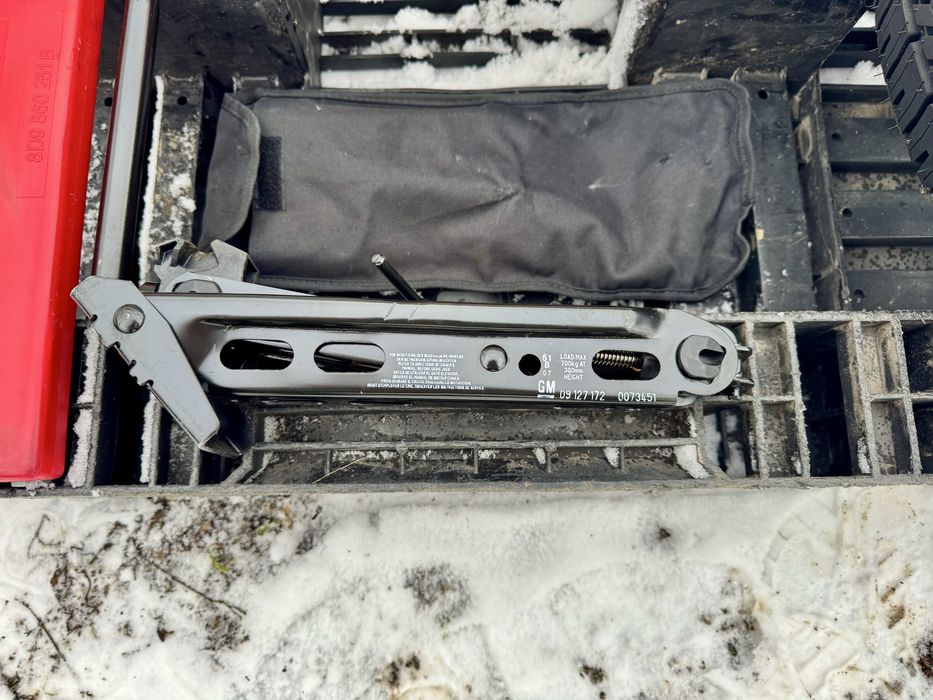 ЧИСТО НОВА Резервна гума+джанта 14цола 4x100+Авариен комплект за Opel